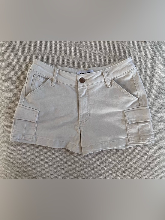 RSQ Pants - RSQ Cream Utility Cargo Shorts/Size 24 waist. Durable Cotton